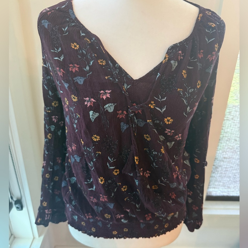 Aeropostale. Floral Maroon Peasant Top. Size Medium.